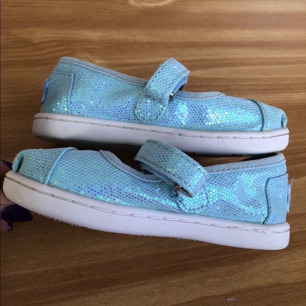 Toms